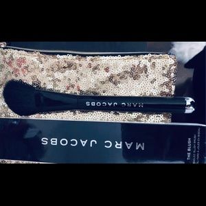 Marc Jacobs the blush brush